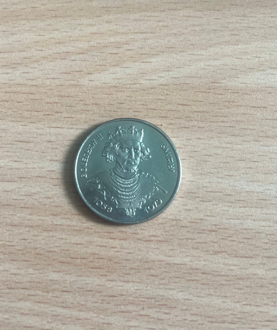 Rewers monety okolicznościowej 50 zł z 1981 roku z serii królewskiej z Widocznym popiersiem Bolesława II Śmiałego w koronie.