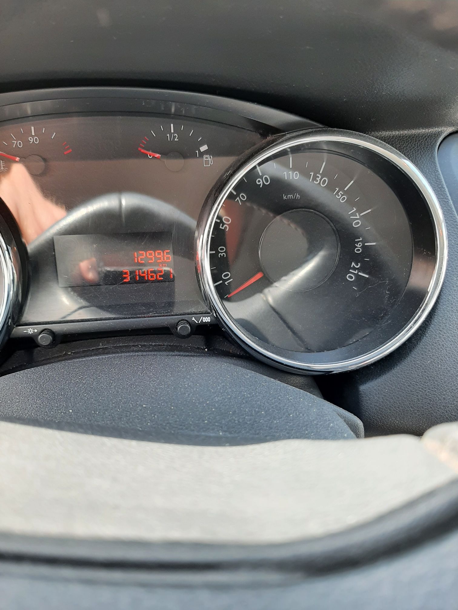 Przebieg pojazdu Peugeot 5008 według wskazania drogomierza .