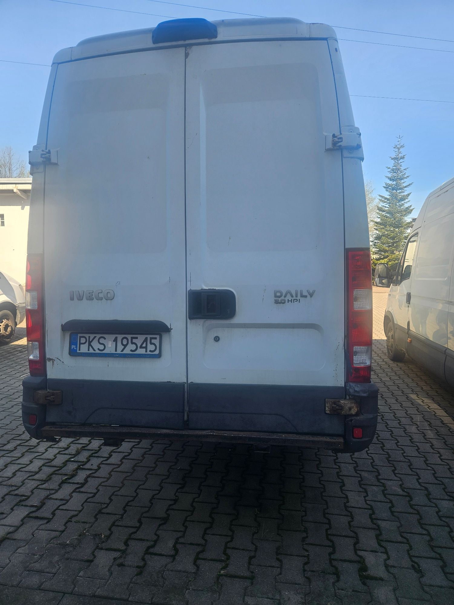 Samochód ciężarowy IVECO DAILY 35C15V