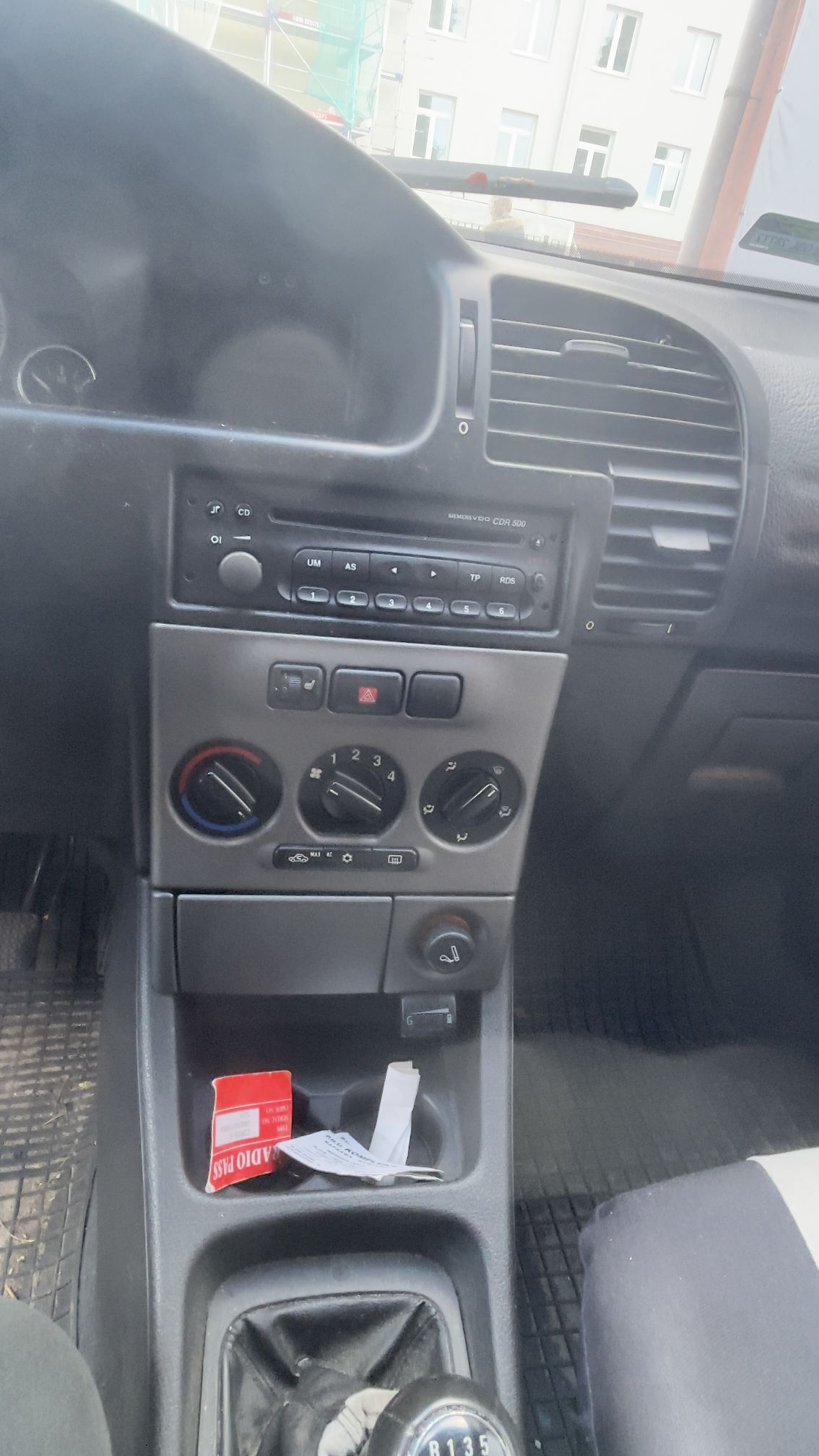 Wnętrze samochodu Opel Zafira.