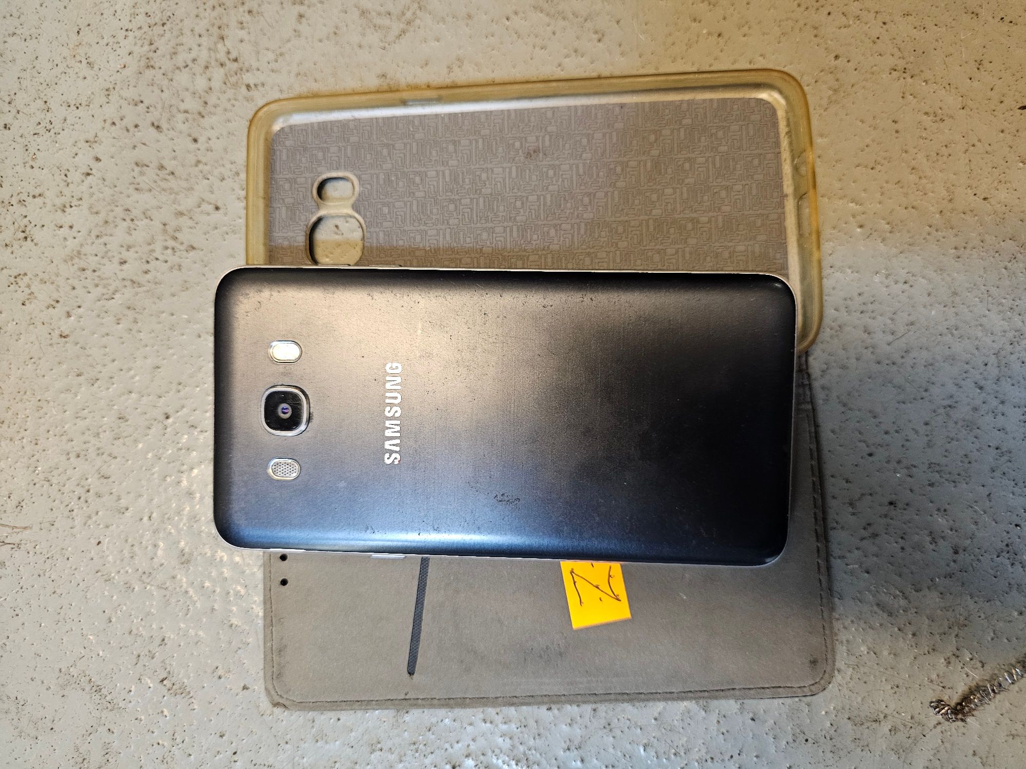 Telefon Samsung Galaxy J7 - zdjęcie 1