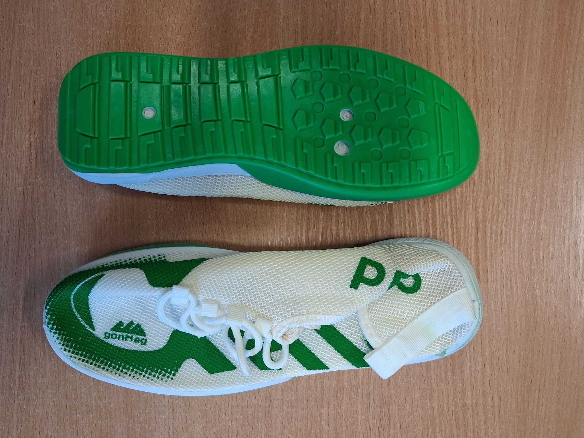 Biało zielone buty marki gonHag