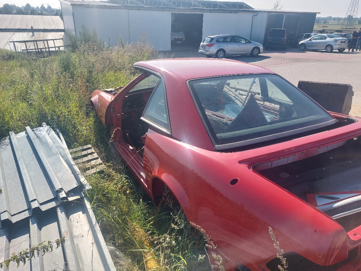 karoseria od samochodu Mercedes SL300