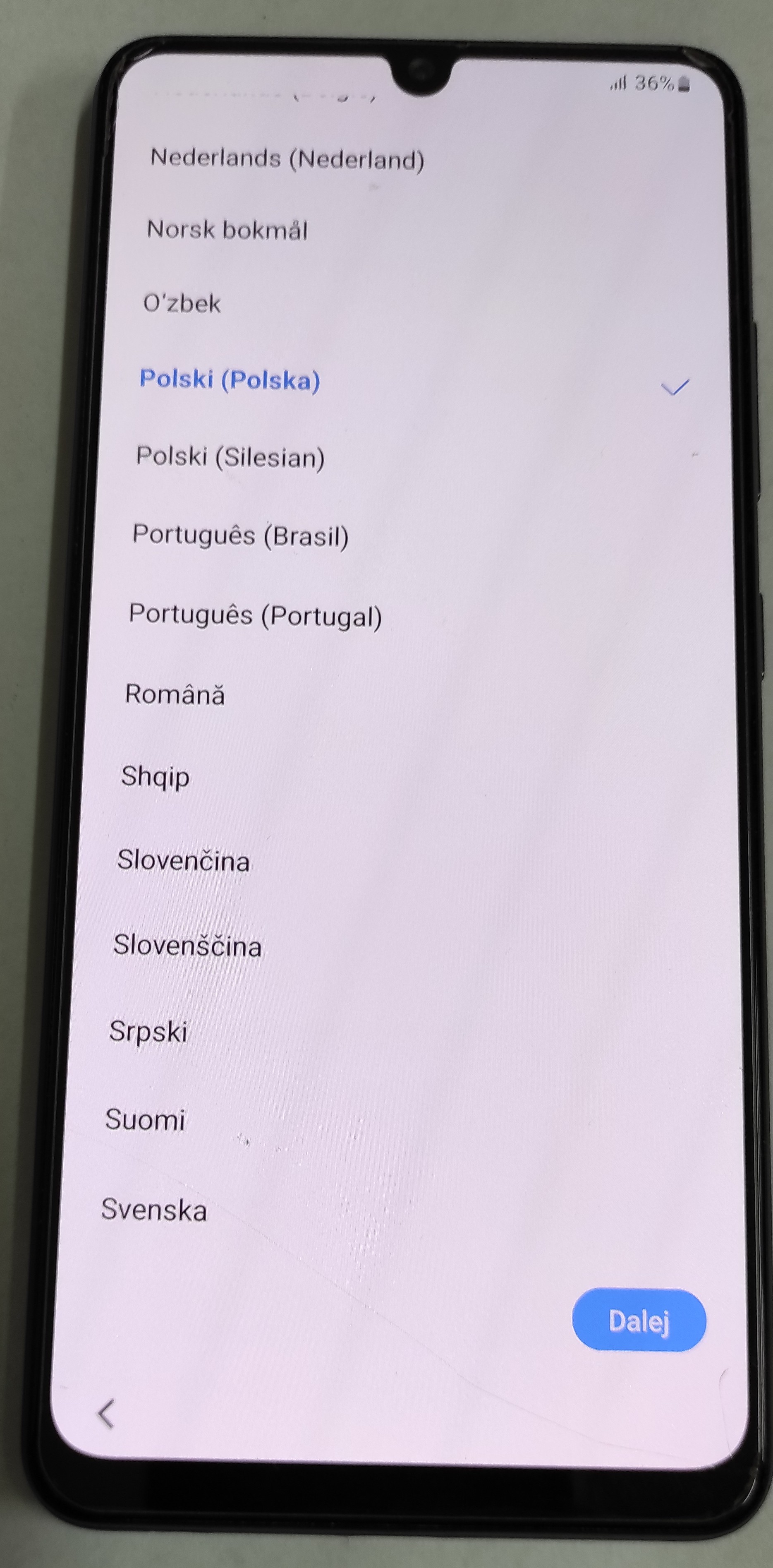 Ekran telefonu Samsung A32 4G, włączony, widoczny początek ustawień telefonu.