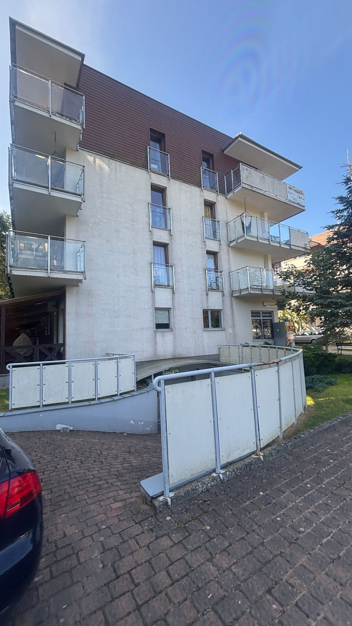 Widok budynku zlokalizowanego przy ul. Lipowej 32 w Stegnie