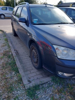 Samochód z prawego boku