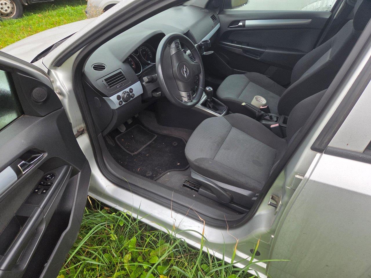 Opel Astra - zdjęcie 3