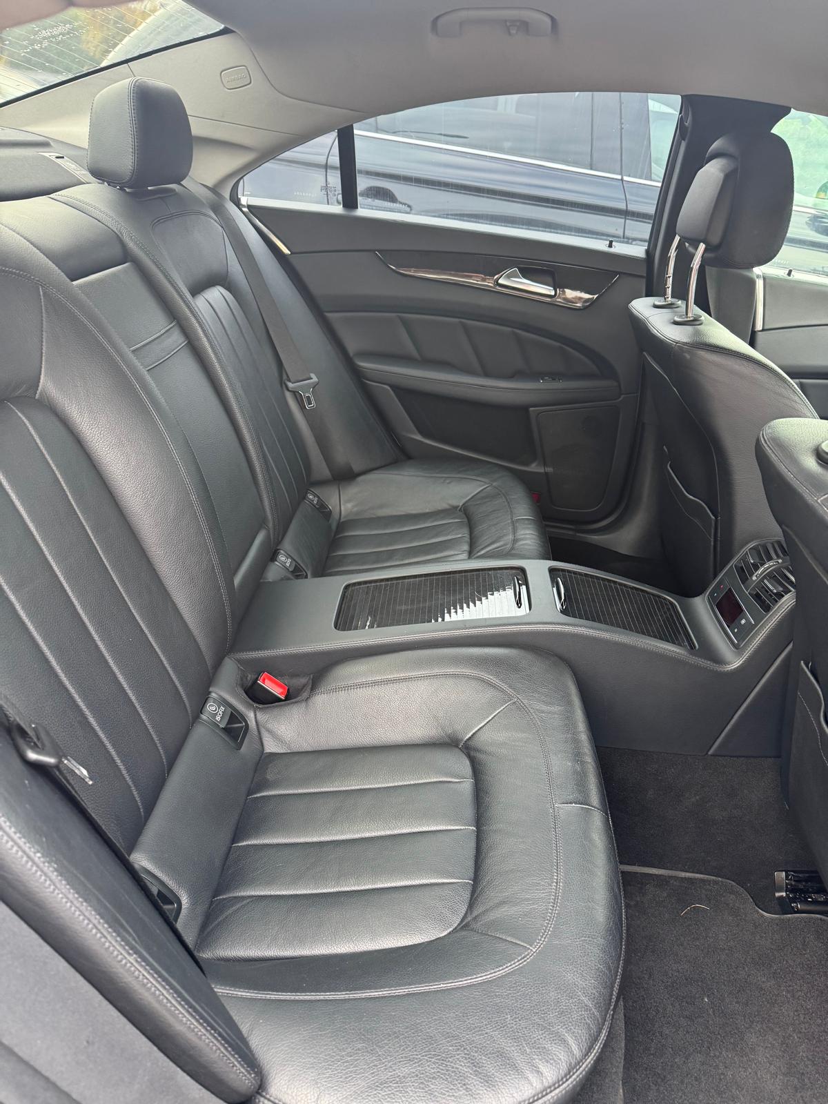 Tylne wnętrze Mercedesa-Benz CLS.