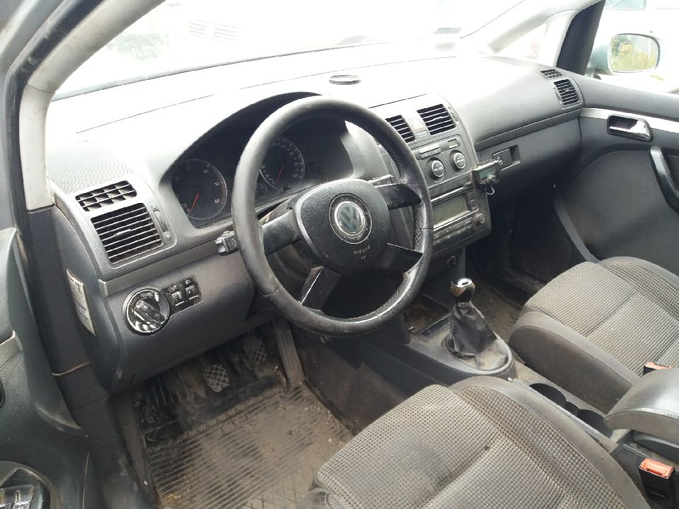 Volkswagen Touran - zdjęcie 4