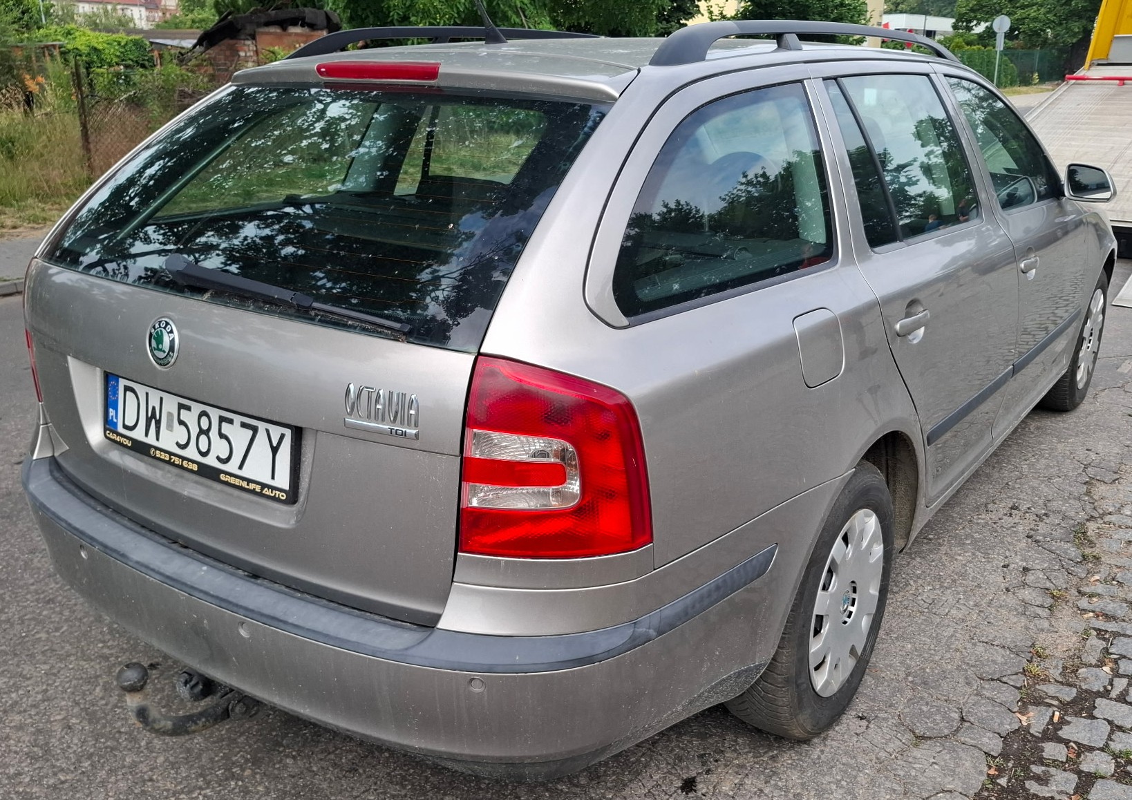 Skoda Octavia kombi, widok z tyłu i lewego boku