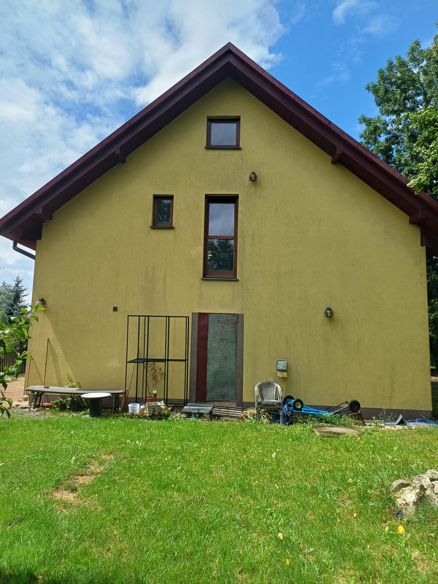 Widok domu z boku