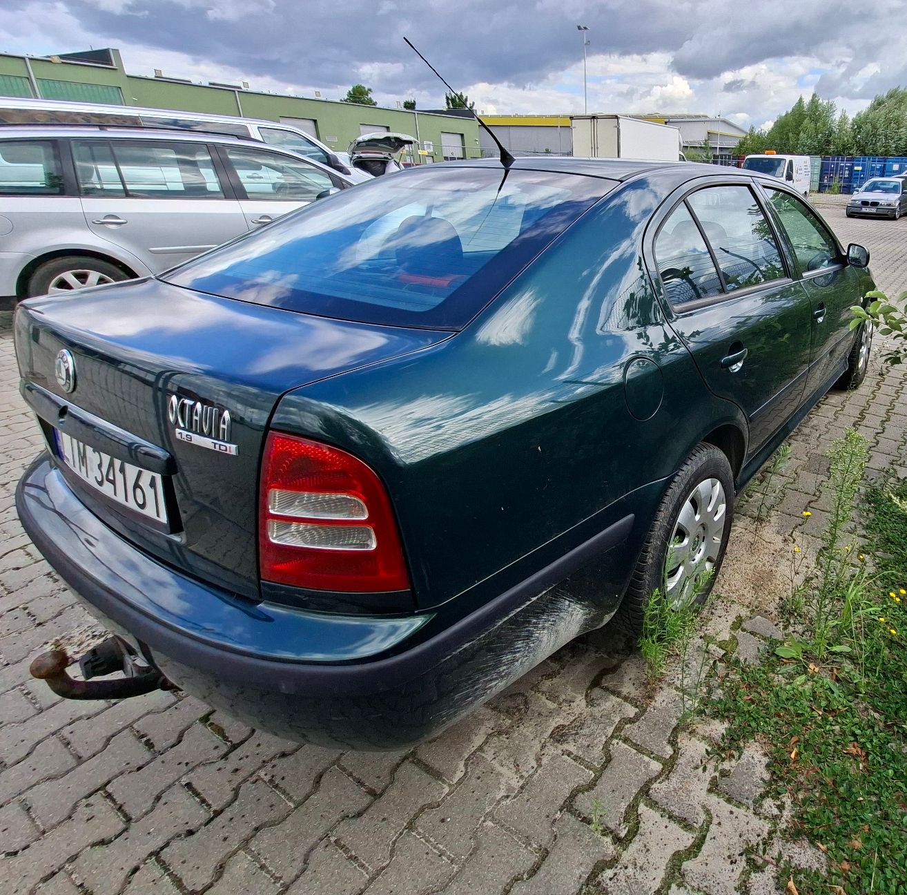 tył prawa strona kolor niebieski.