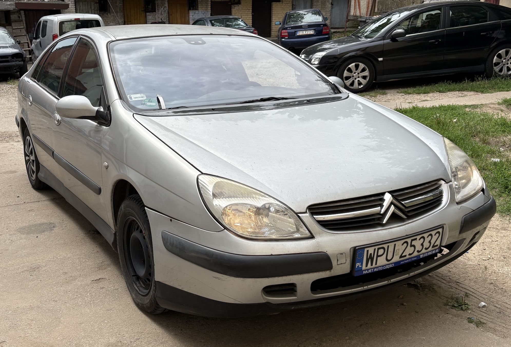 Zdjęcie pojazdu Citroen C5 z przodu.