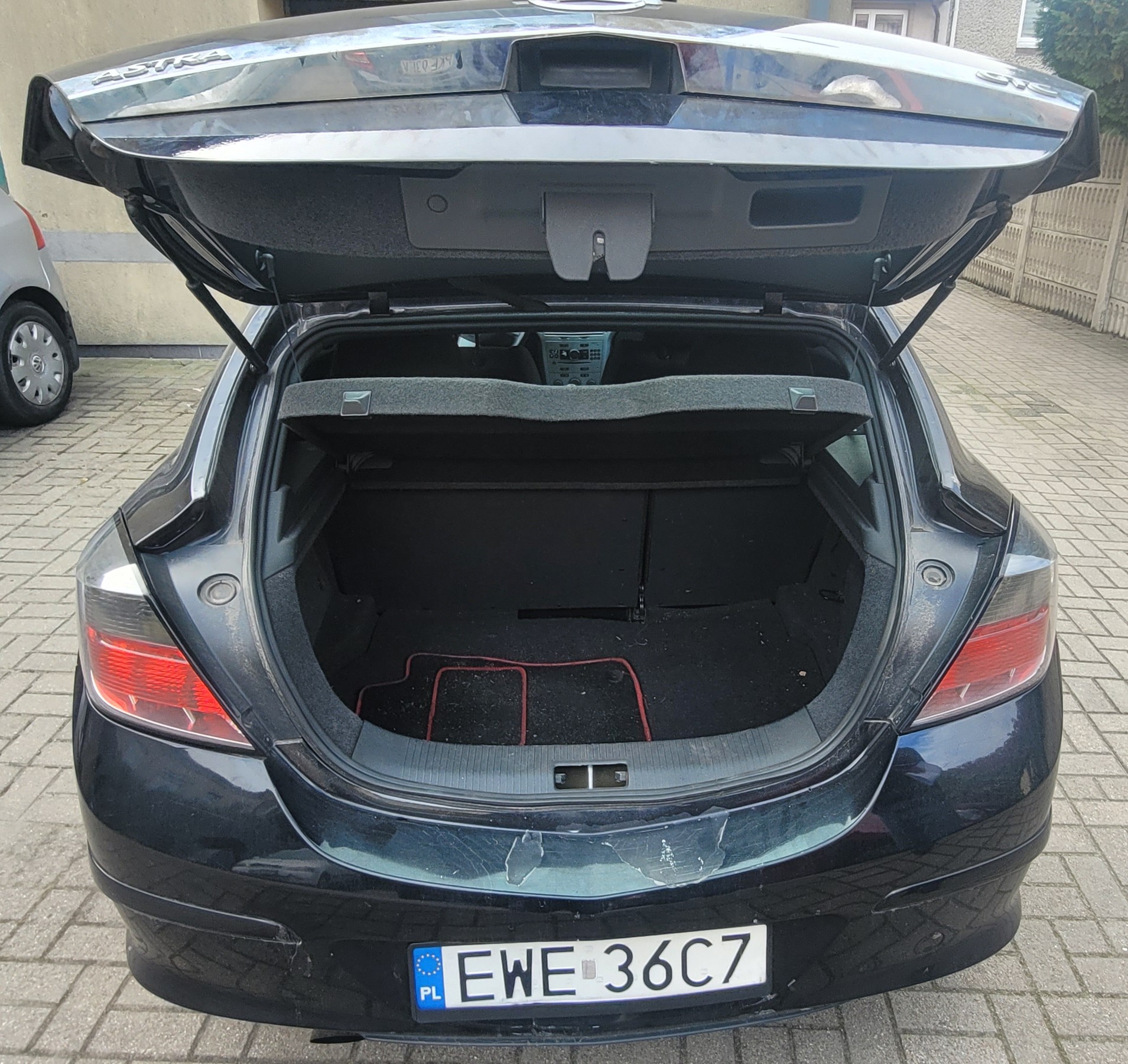 Opel Astra GTC Coupe - widok bok