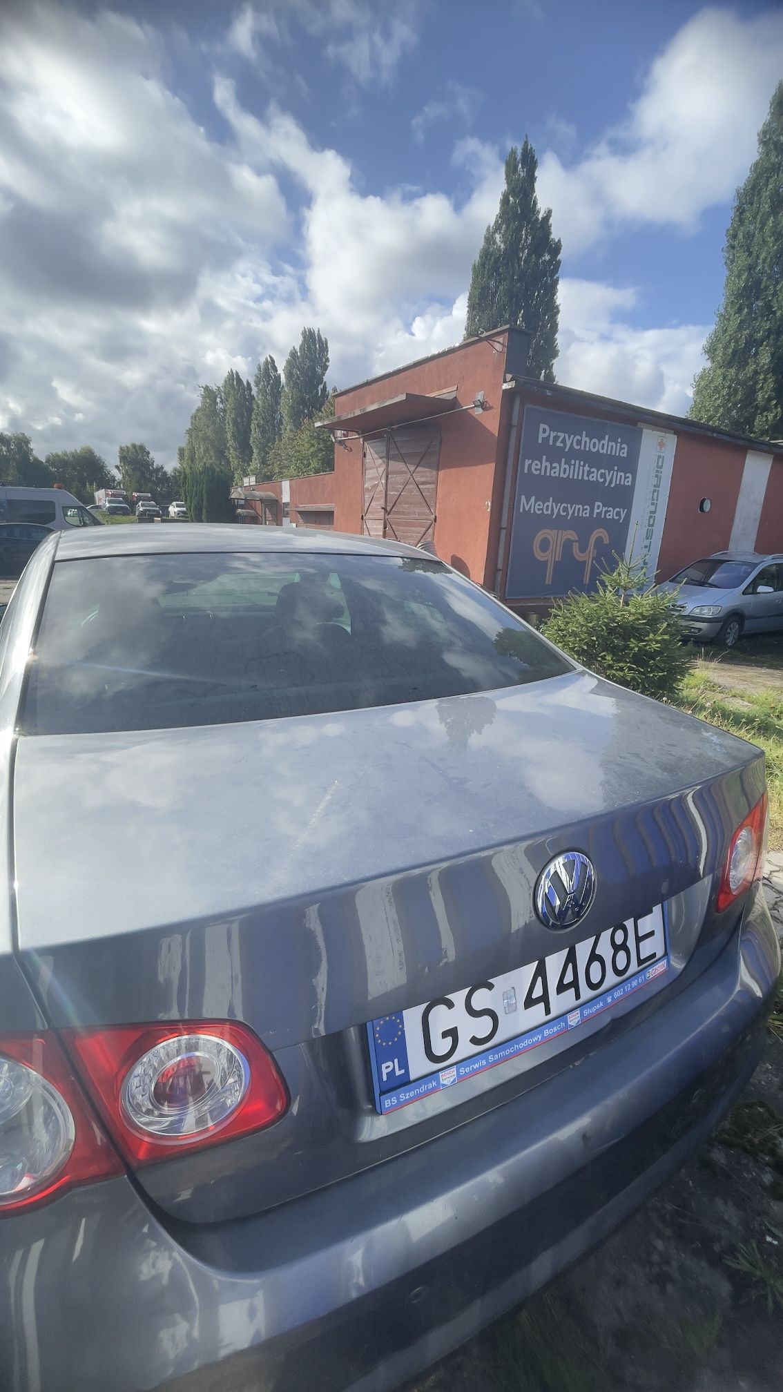 Tył samochodu Volkswagen Jetta.