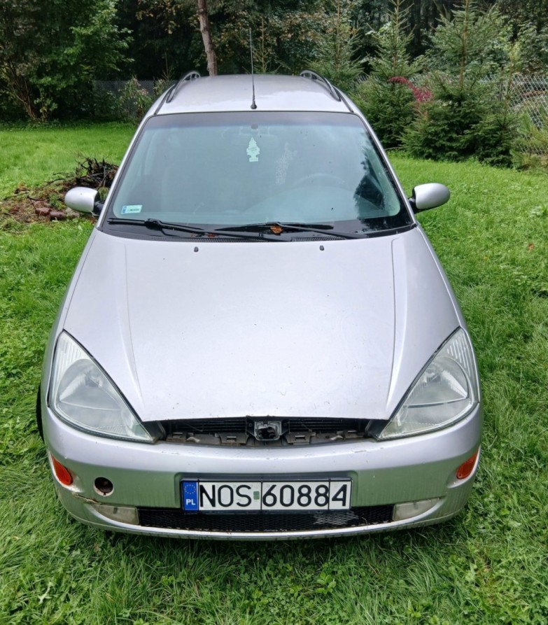 srebrny Ford Focus, przód