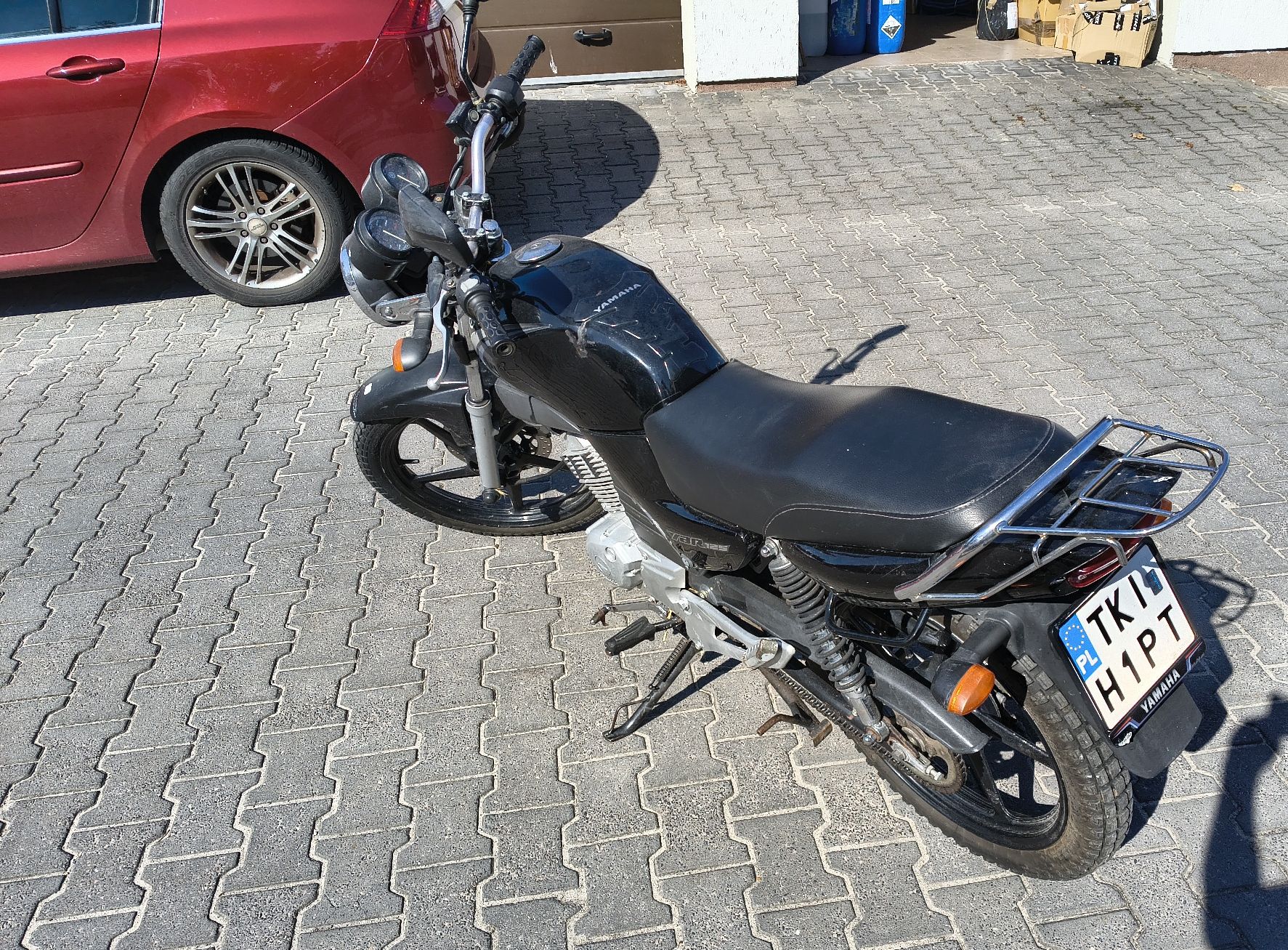 Tył