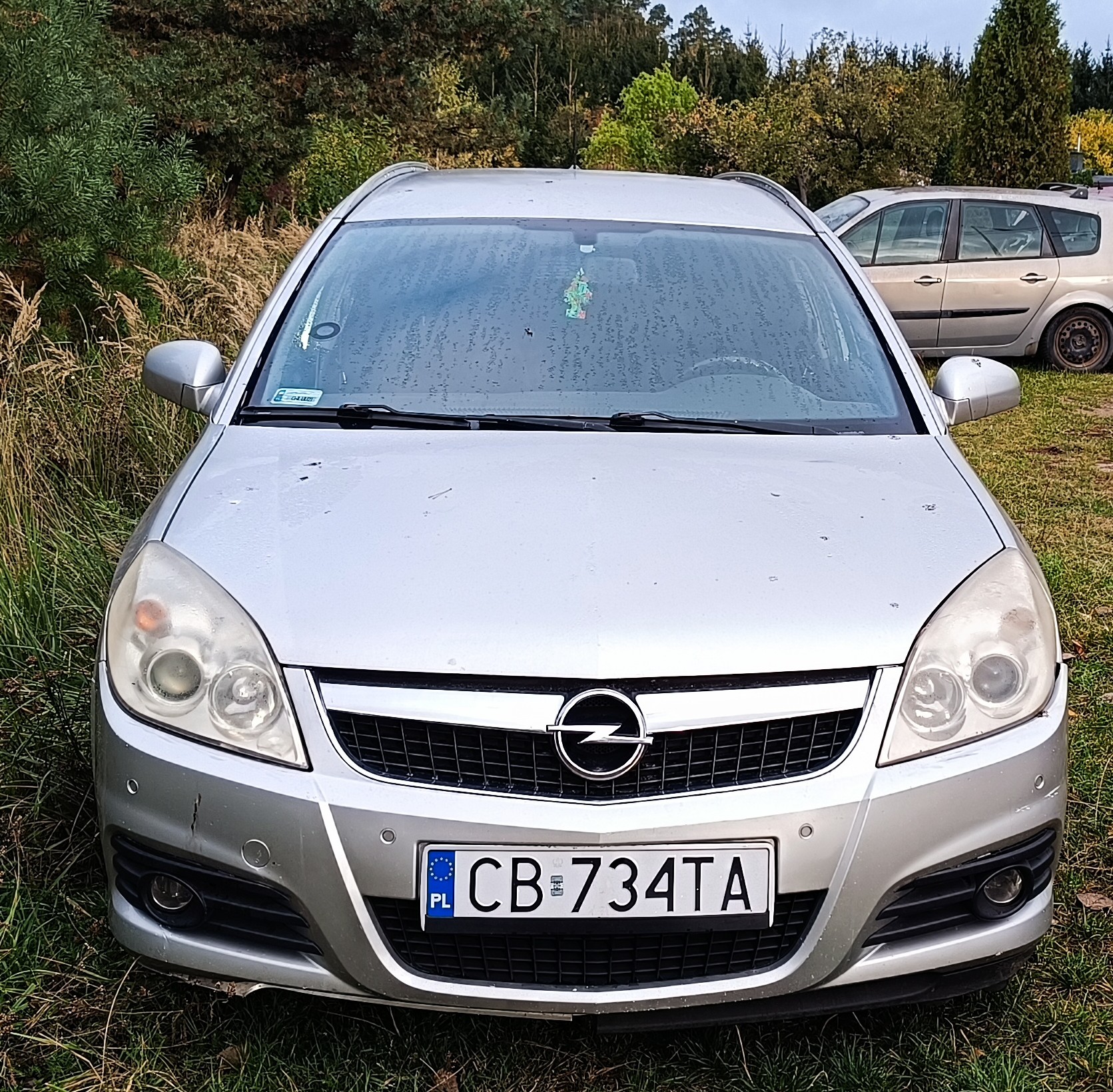 Samochód osobowy Opel Vectra widok z przodu