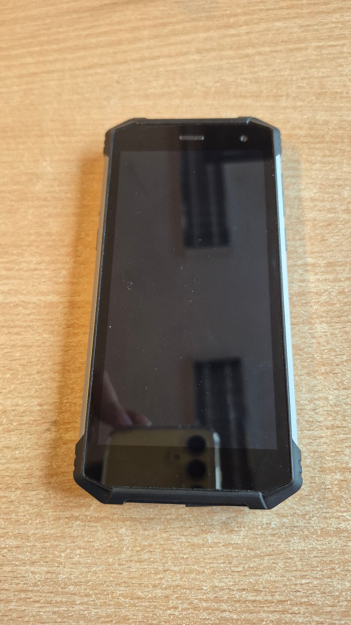 Zdjęcie przedmiotu. Przód telefonu.