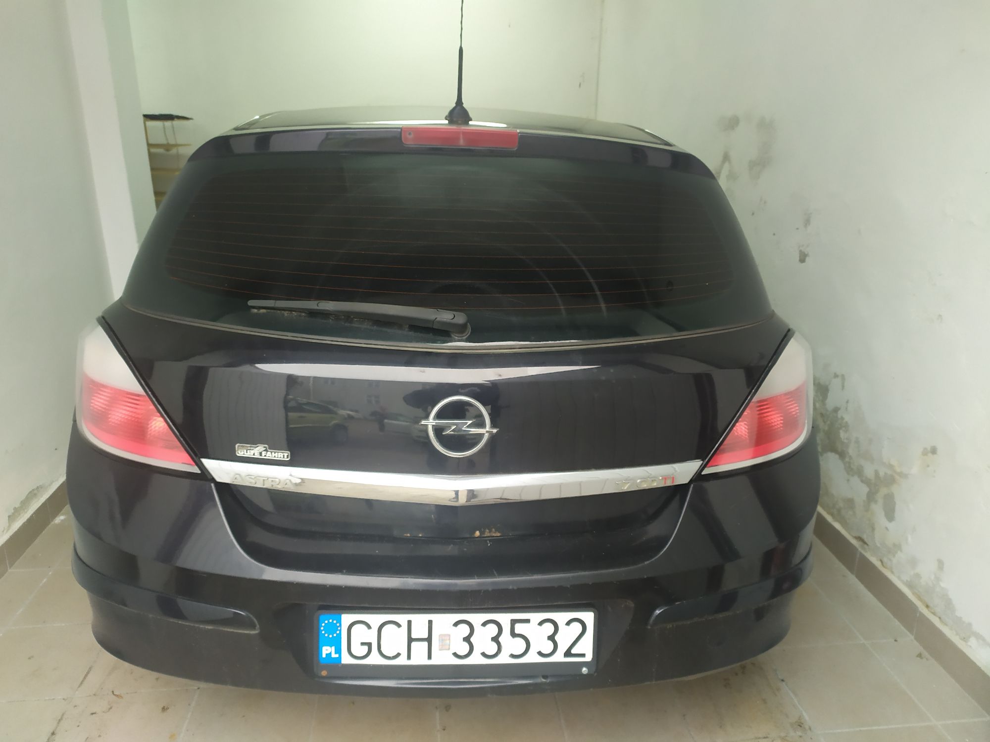Opel Astra tył pojazdu