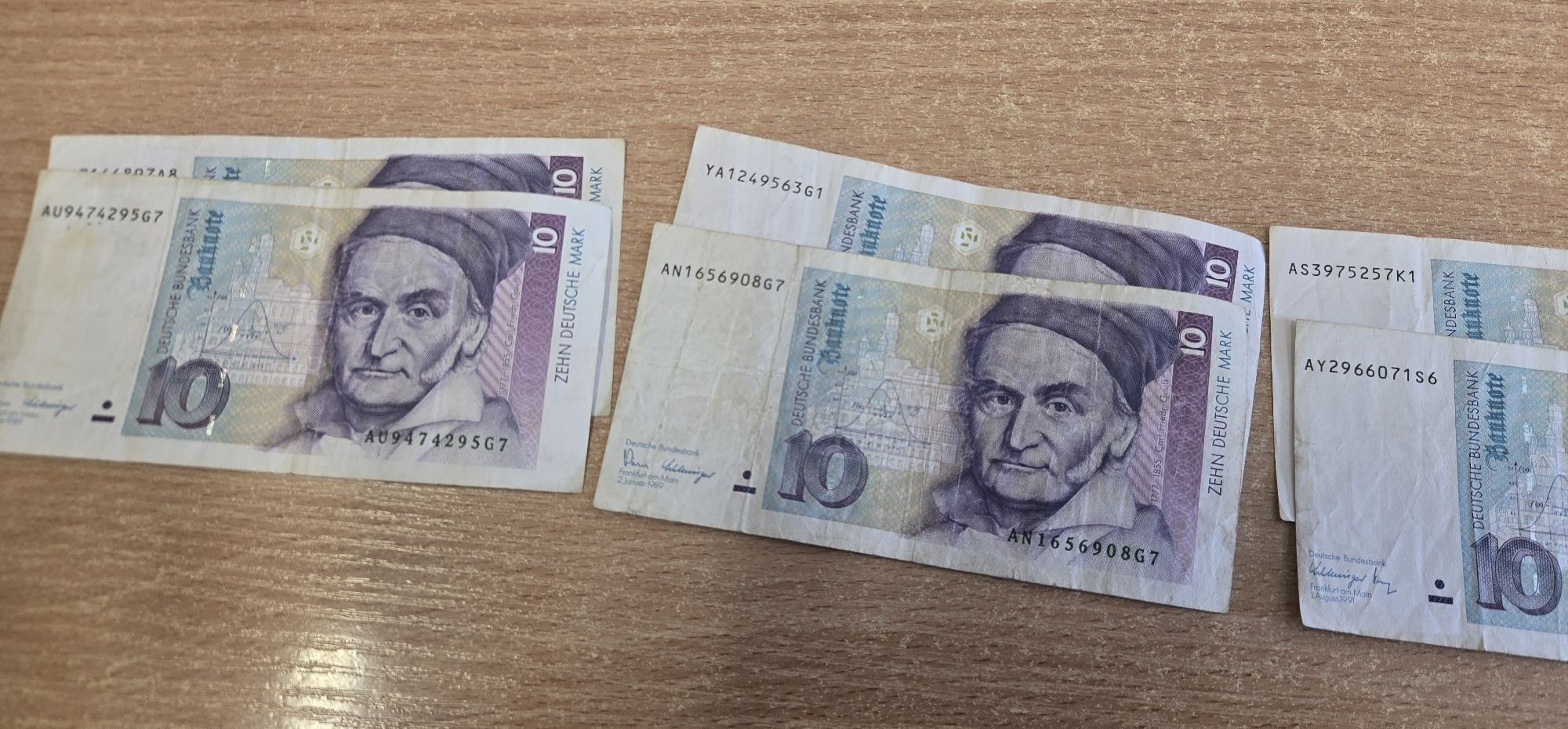 Zdjęcie przedmiotu. 6 sztuk banknotów o nominale 10 marek niemieckich.