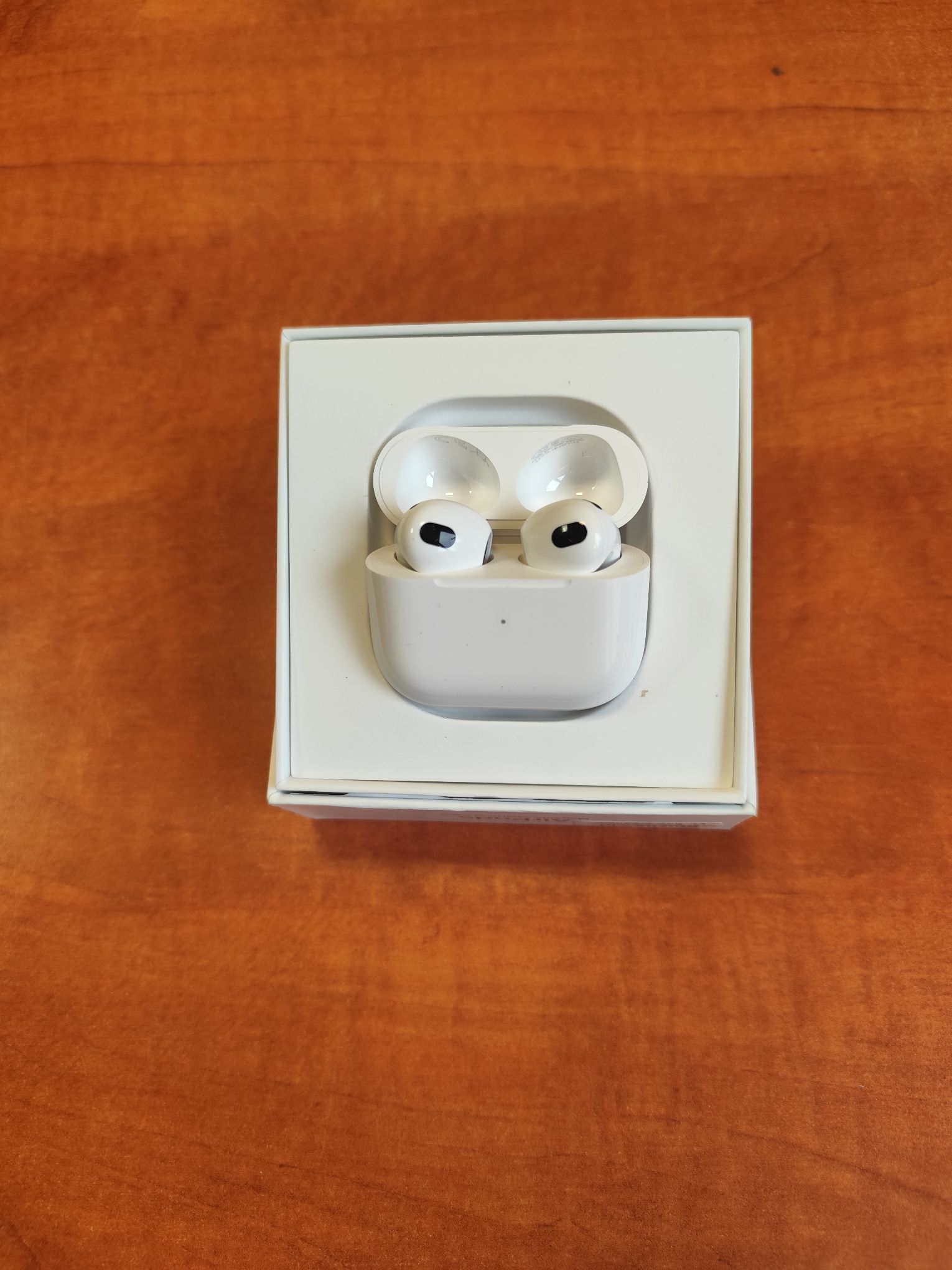 Słuchawki bezprzewodowe AirPods 3, koloru białego, używane