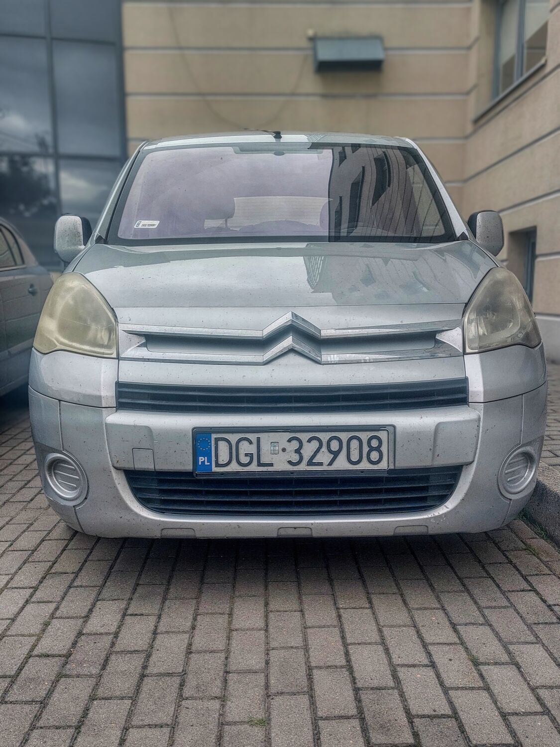Zdjęcie przodu pojazdu