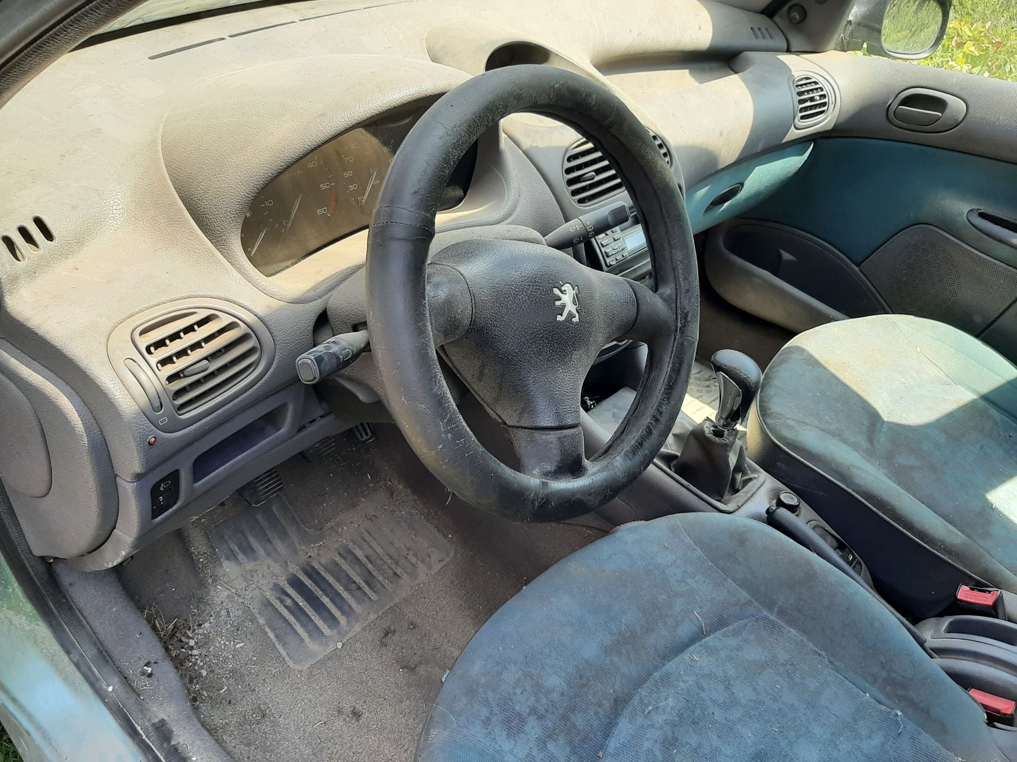 Kokpit  samochodu osobowego Peugeot 206 
