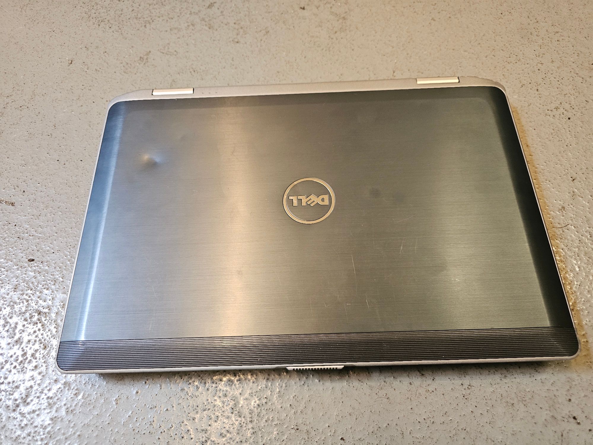 Laptop Dell - zdjęcie 3