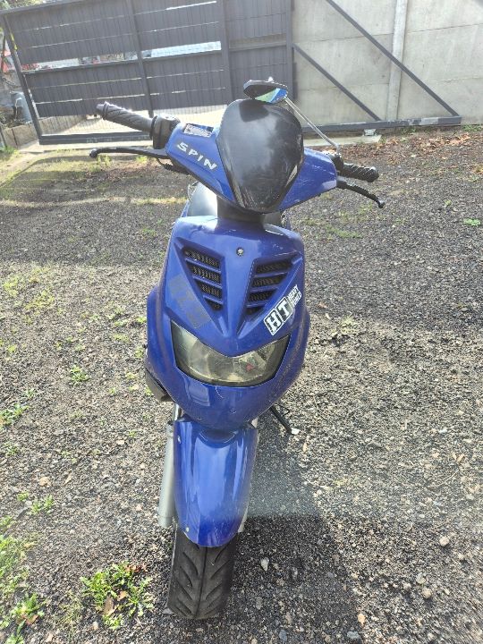 przód motocykla widoczne ślady eksploatacji