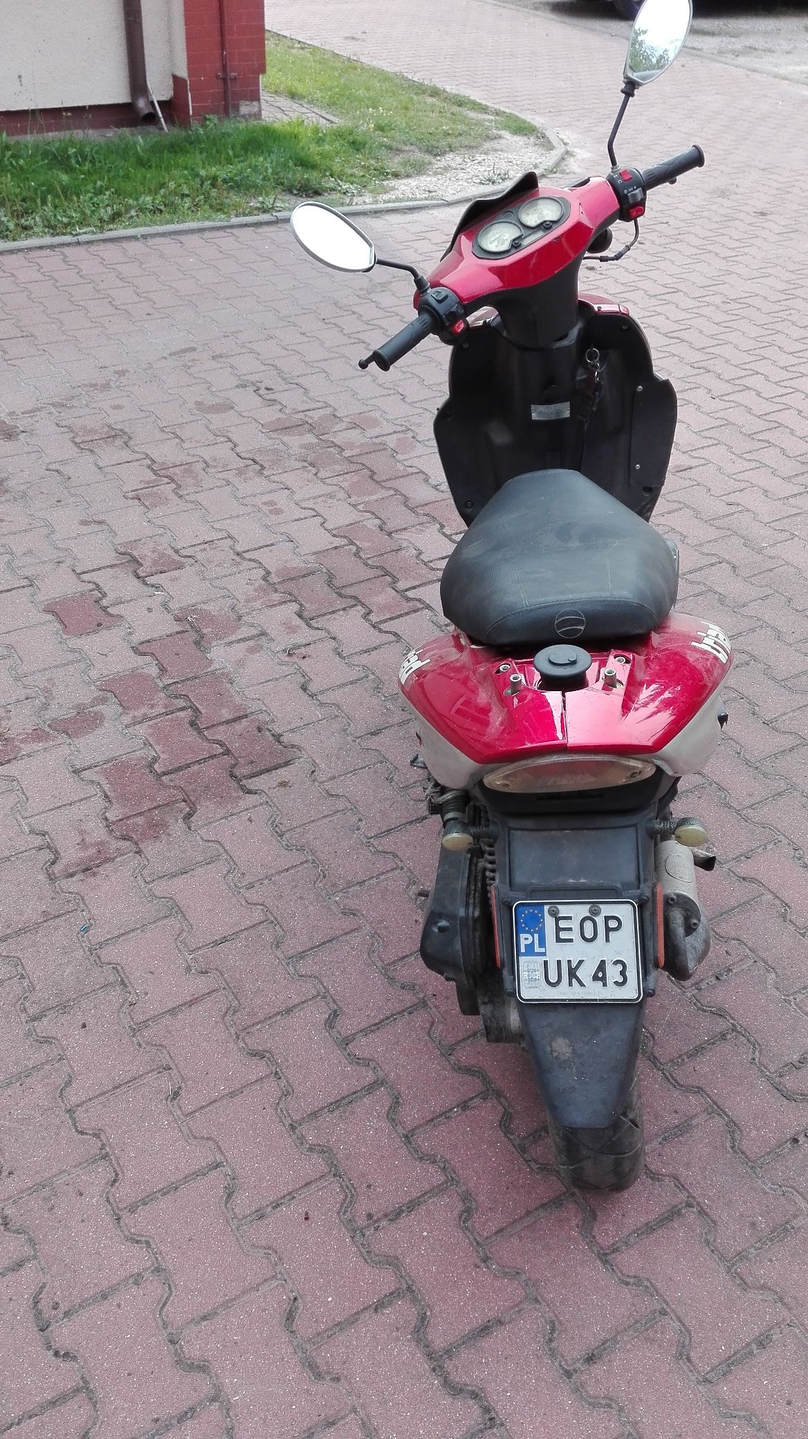 Zdjęcie tyłu pojazdu.