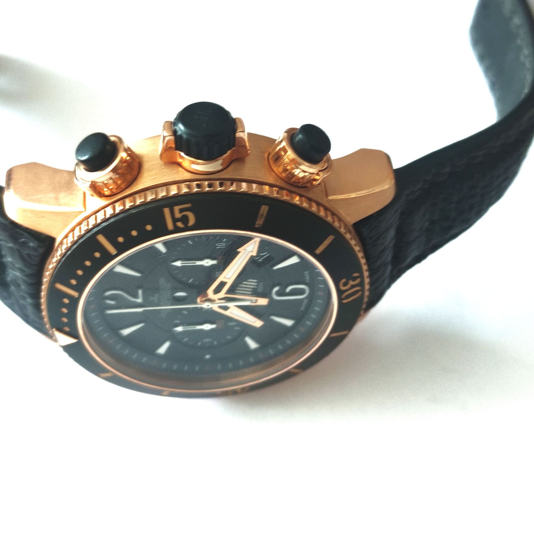 Zegarek Jaeger LeCoultre w ujęciu z boku