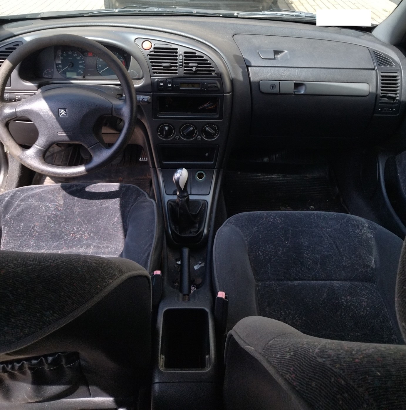 Samochód osobowy Citroen Xsara ,srebrny ,widok wnętrza