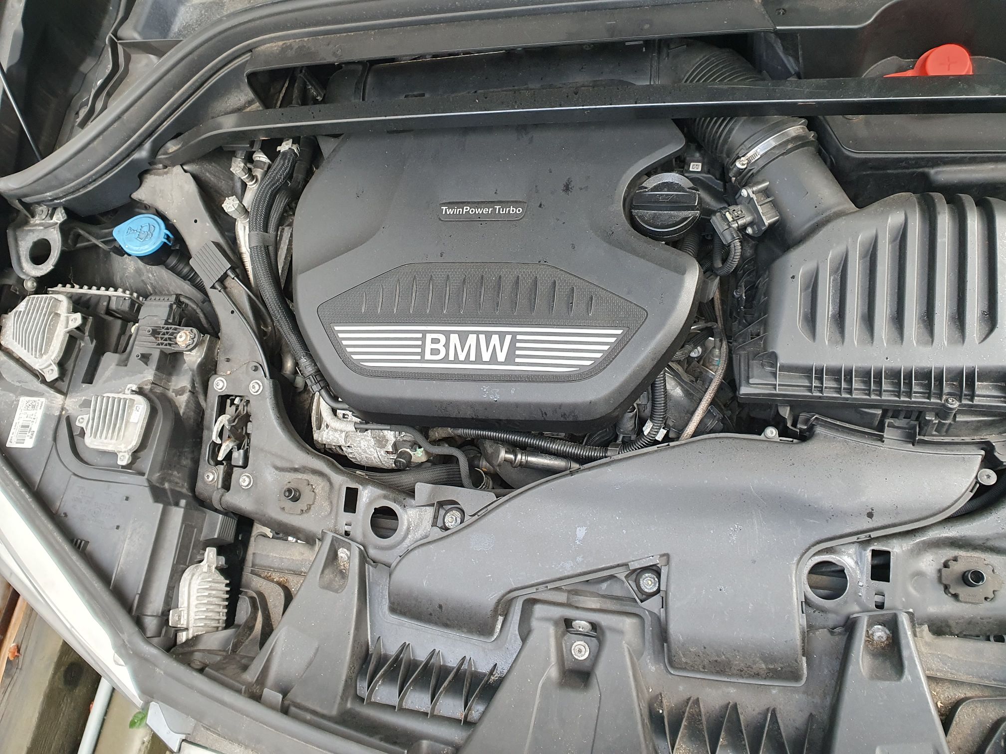 BMW X1 komora silnika