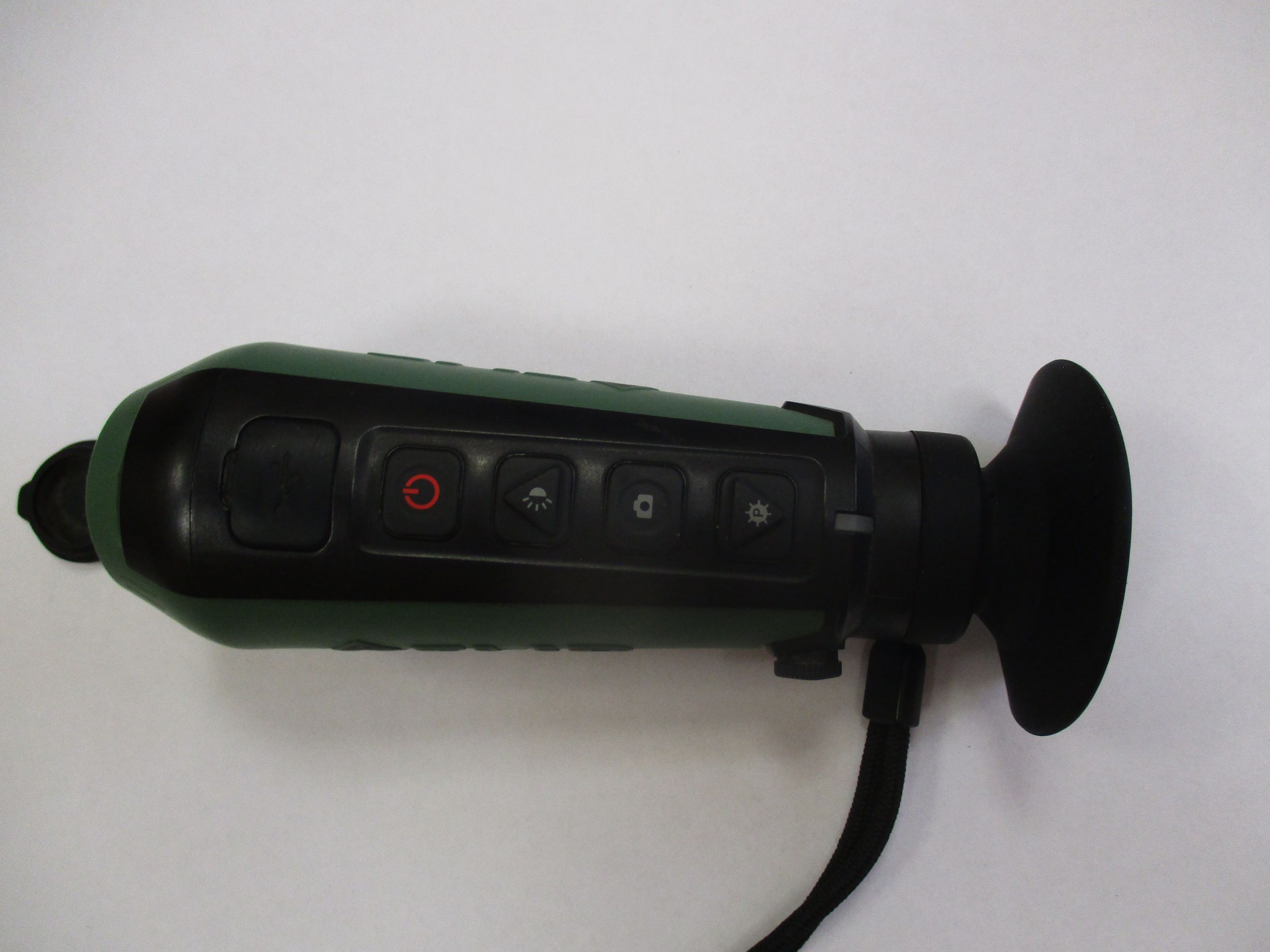 Monokular termowizyjny Flir Scout/TKx z widocznymi przyciskami zasilania, zmiany palety barw, zapisu foto/wideo, menu/kalibracji