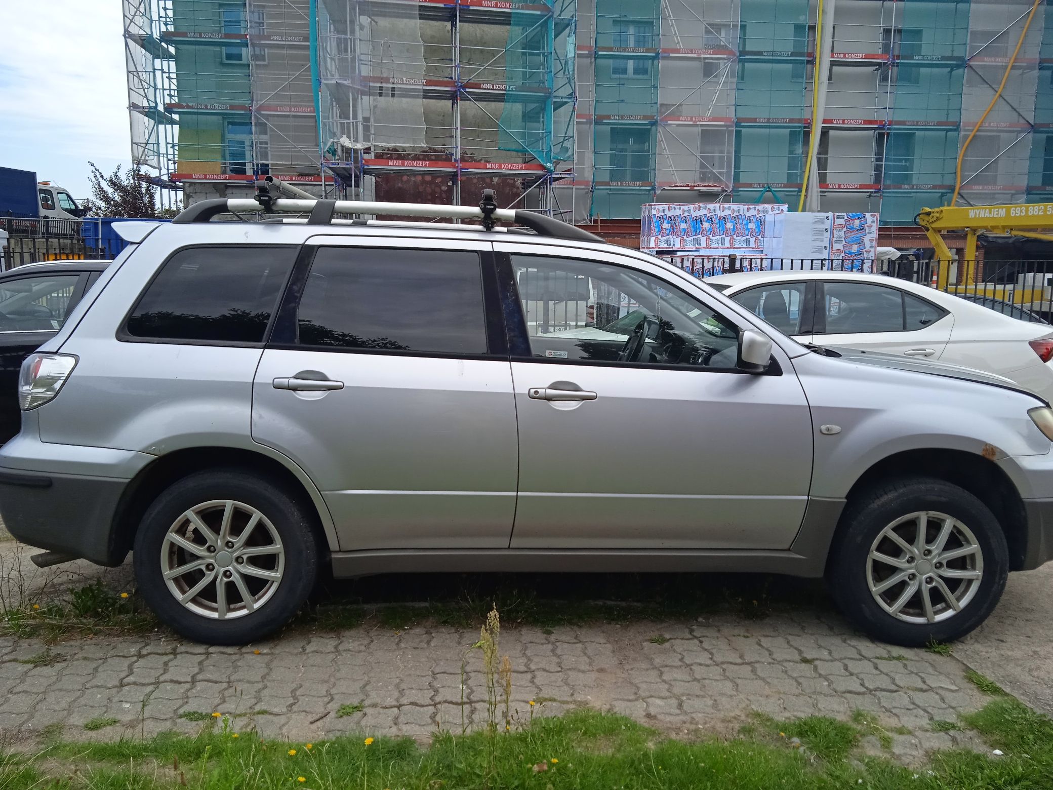 Prawy bok MITSUBISHI