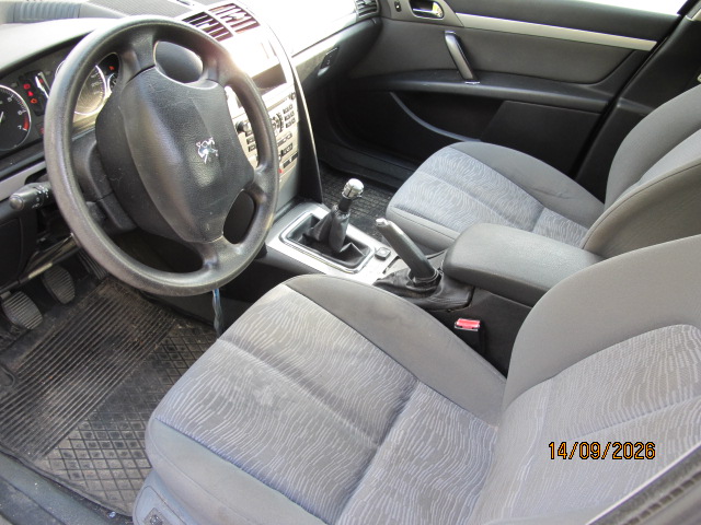 Wnętrze pojazdu Peugeot 407.