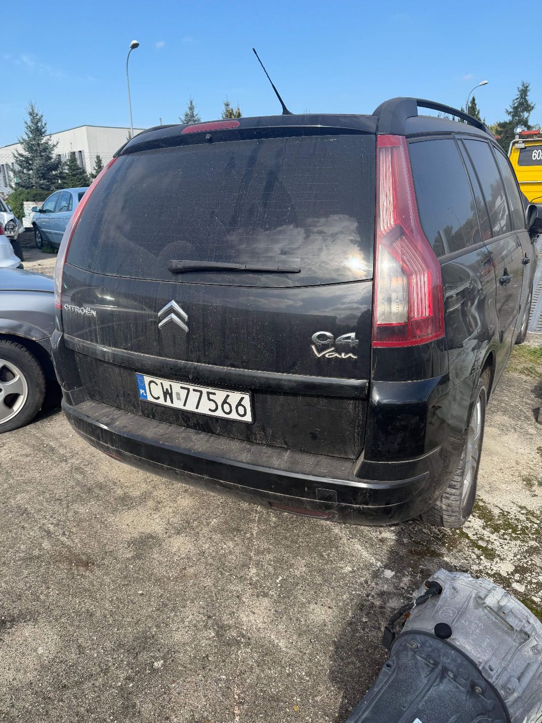CITROEN C4 PICASSO widoczny z tyłu