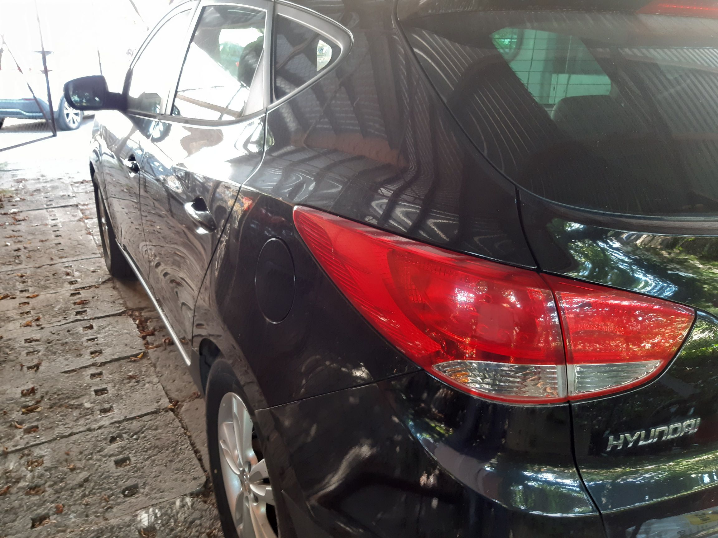 Hyundai ix35 widok lewy tył