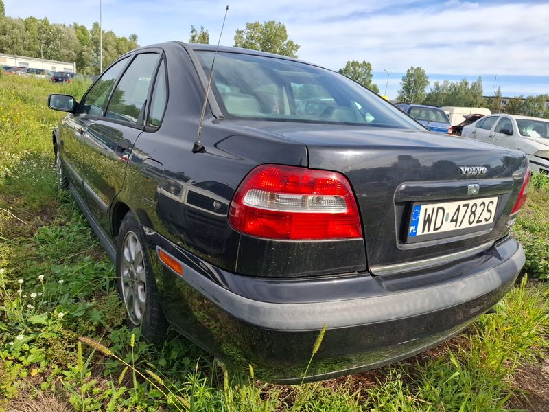 Tylna część samochodu osobowego.