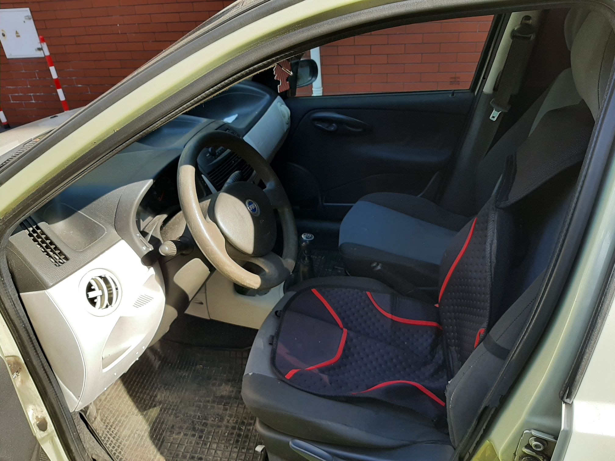 Fiat Punto - przednie siedzenia