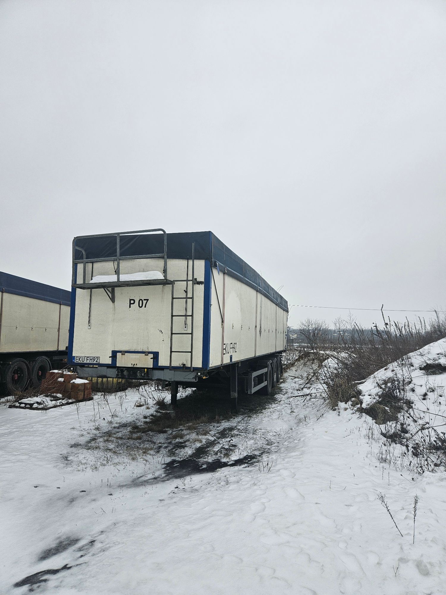 NACZEPA EKU FH92.jpg