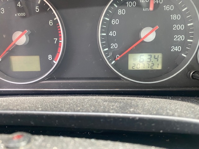 widok na licznik pojazdu
