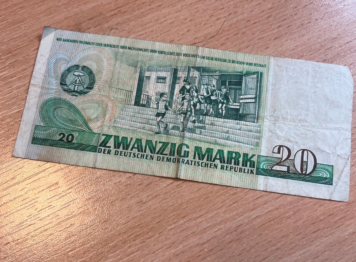 Rewers banknotu o nominale 20 marek NRD .