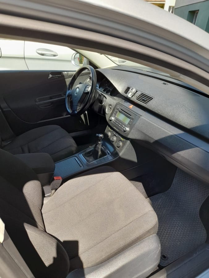 Volkswagen Passat - wnętrze przód
