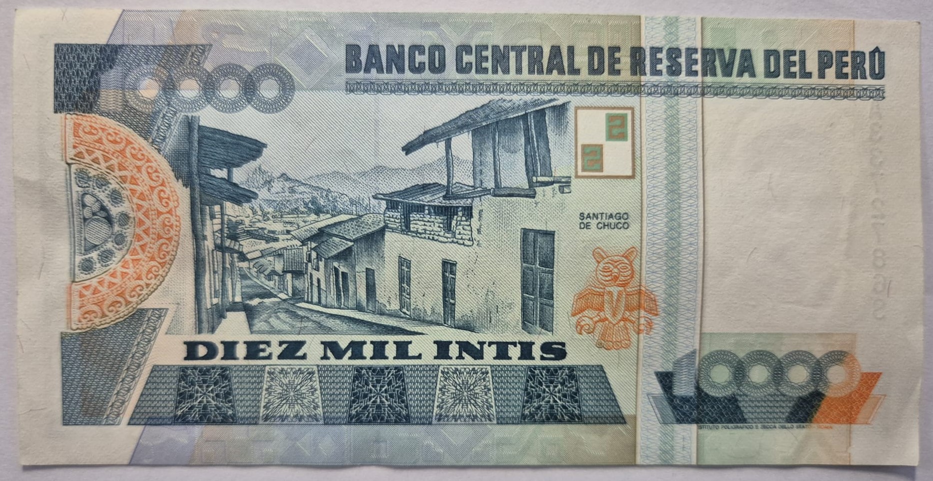 motyw ulicy z tradycyjnymi domami w miejscowości Santiago de Chuco - rodzinnego miasta poety Césara Vallejo.