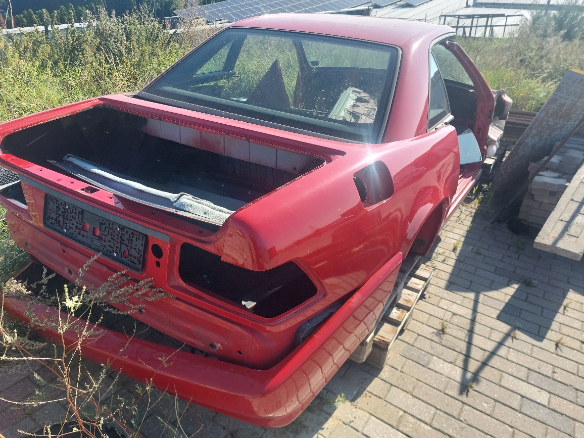 karoseria od samochodu Mercedes SL300