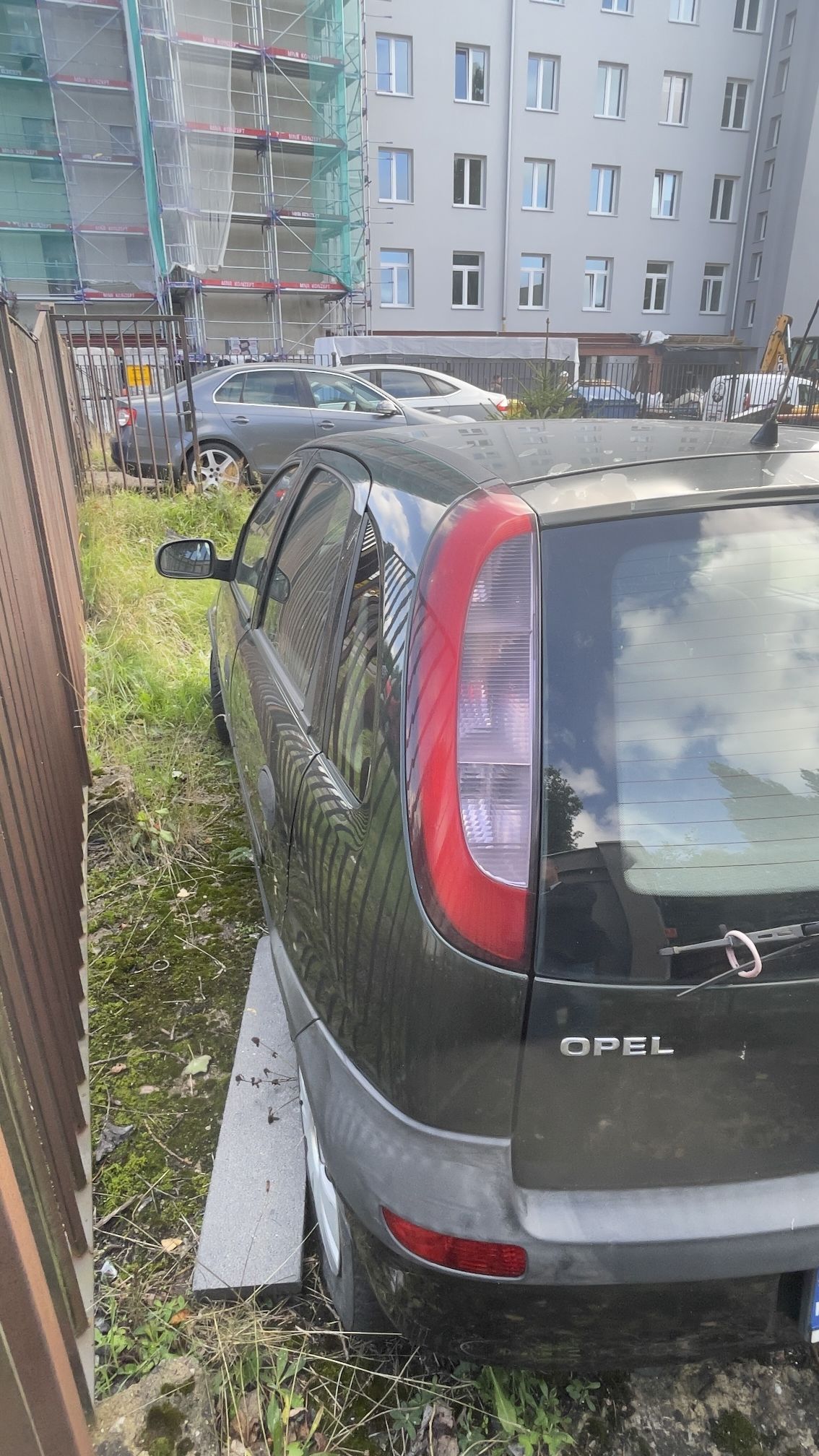 Lewy Tył  samochodu Opel Corsa