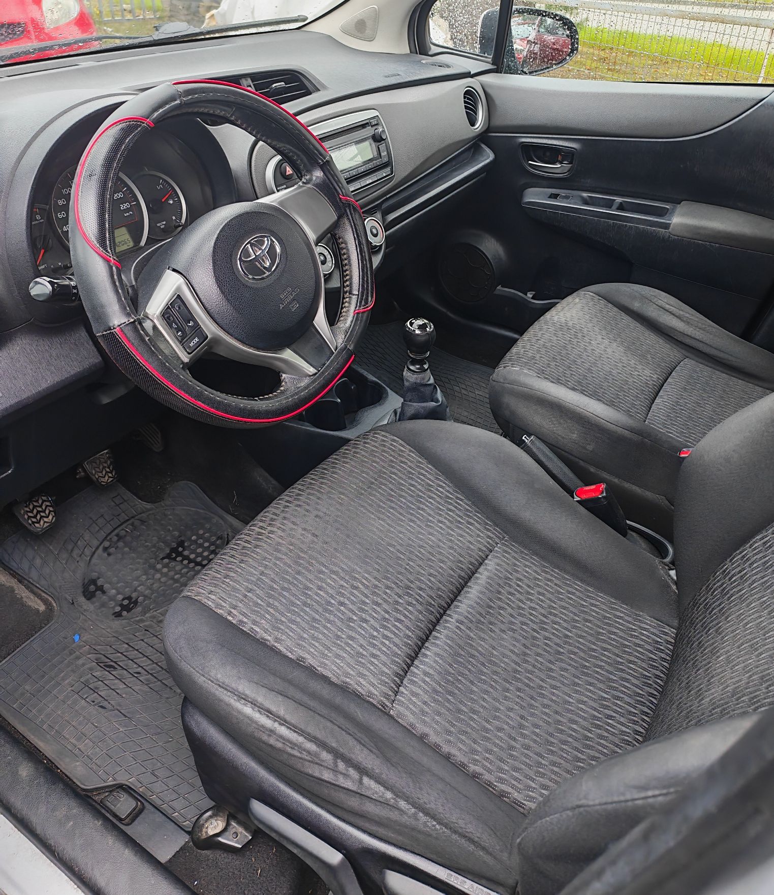 Toyota Yaris - zdjęcie 5
