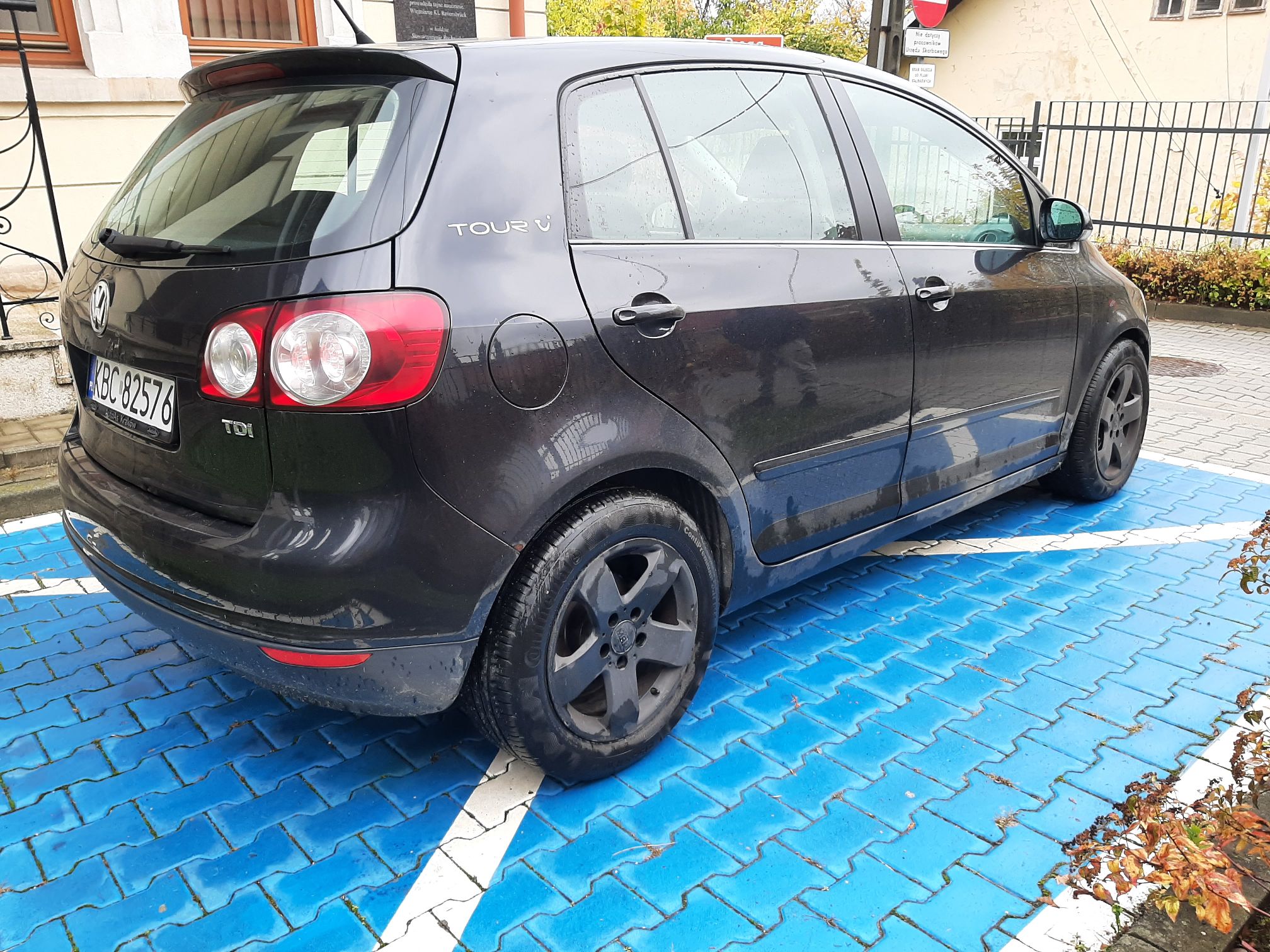 Volkswagen Golf Plus - widok z boku z lewej strony